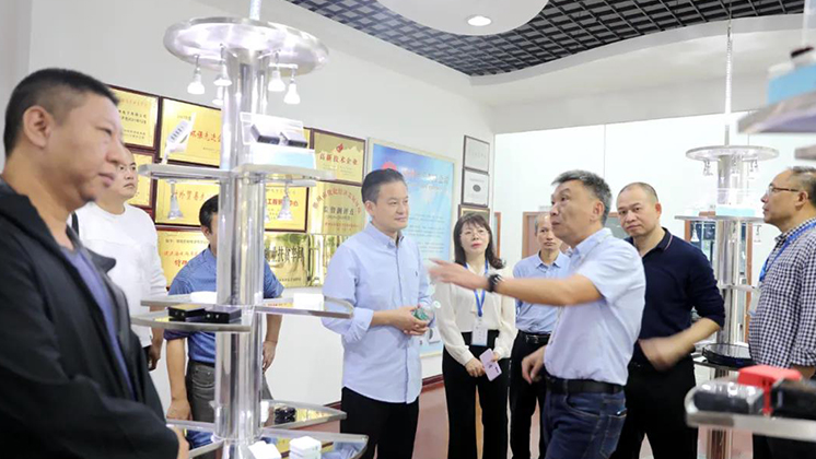 市政協(xié)副主席、九三學(xué)社郴州市委主委潘執(zhí)坤一行調(diào)研炬神電子