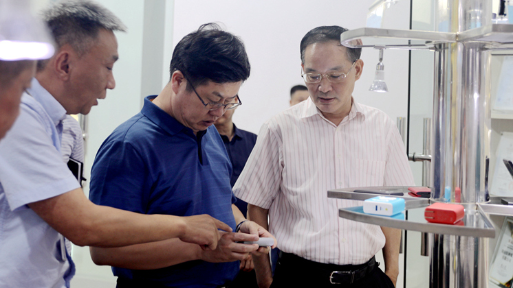 市委常委、副市長(zhǎng)徐懷好走訪炬神電子 ：全力、熱情、周到提供服務(wù)