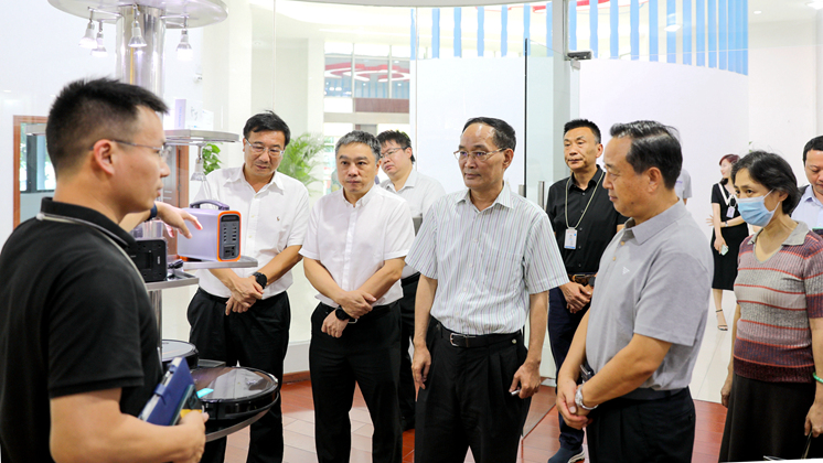 全國政協(xié)委員（廣東省委原常委、省紀委原書記）黃先耀一行考察炬神電子